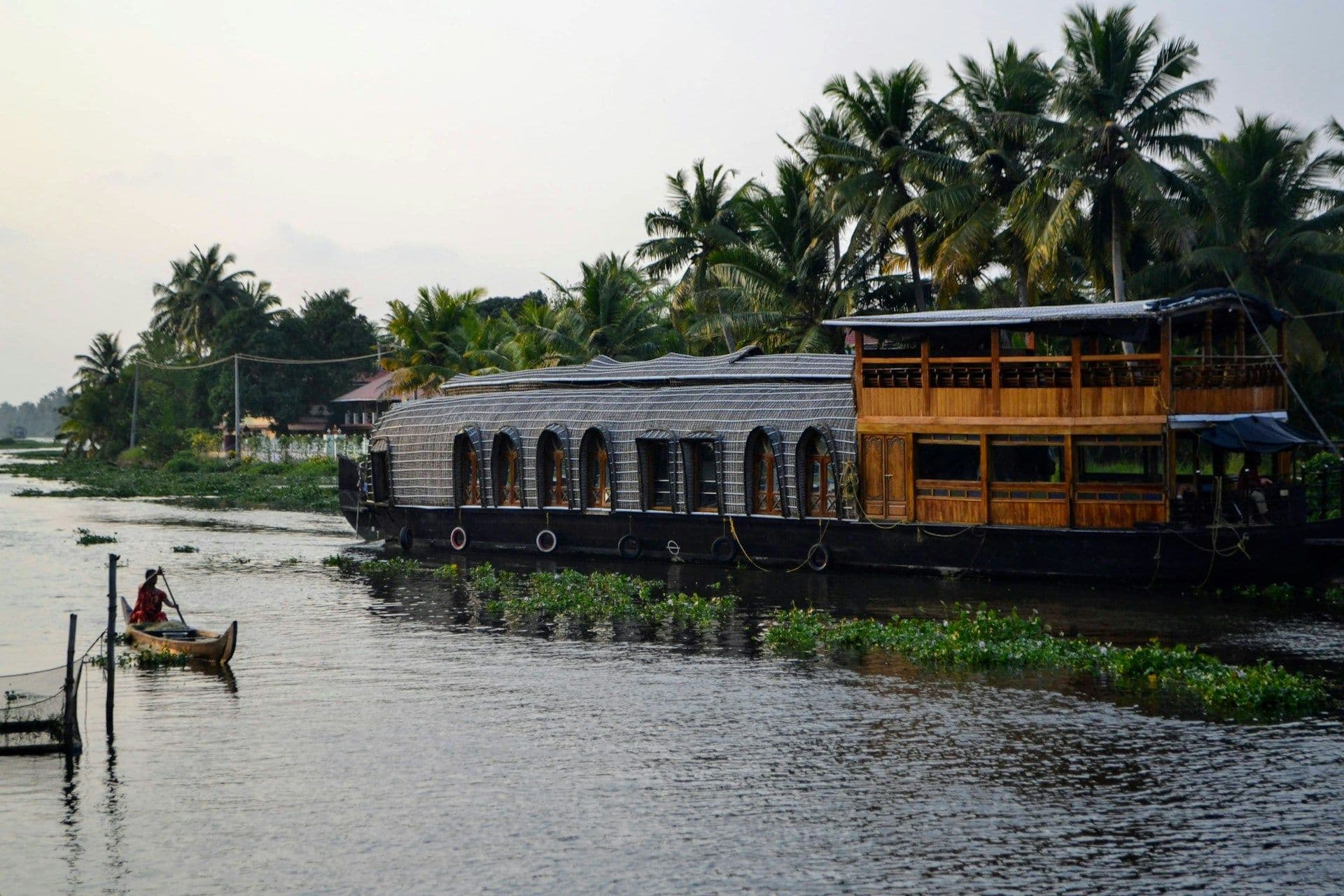 Alleppey Travel Guide: Backwaters, Houseboats & Best Places