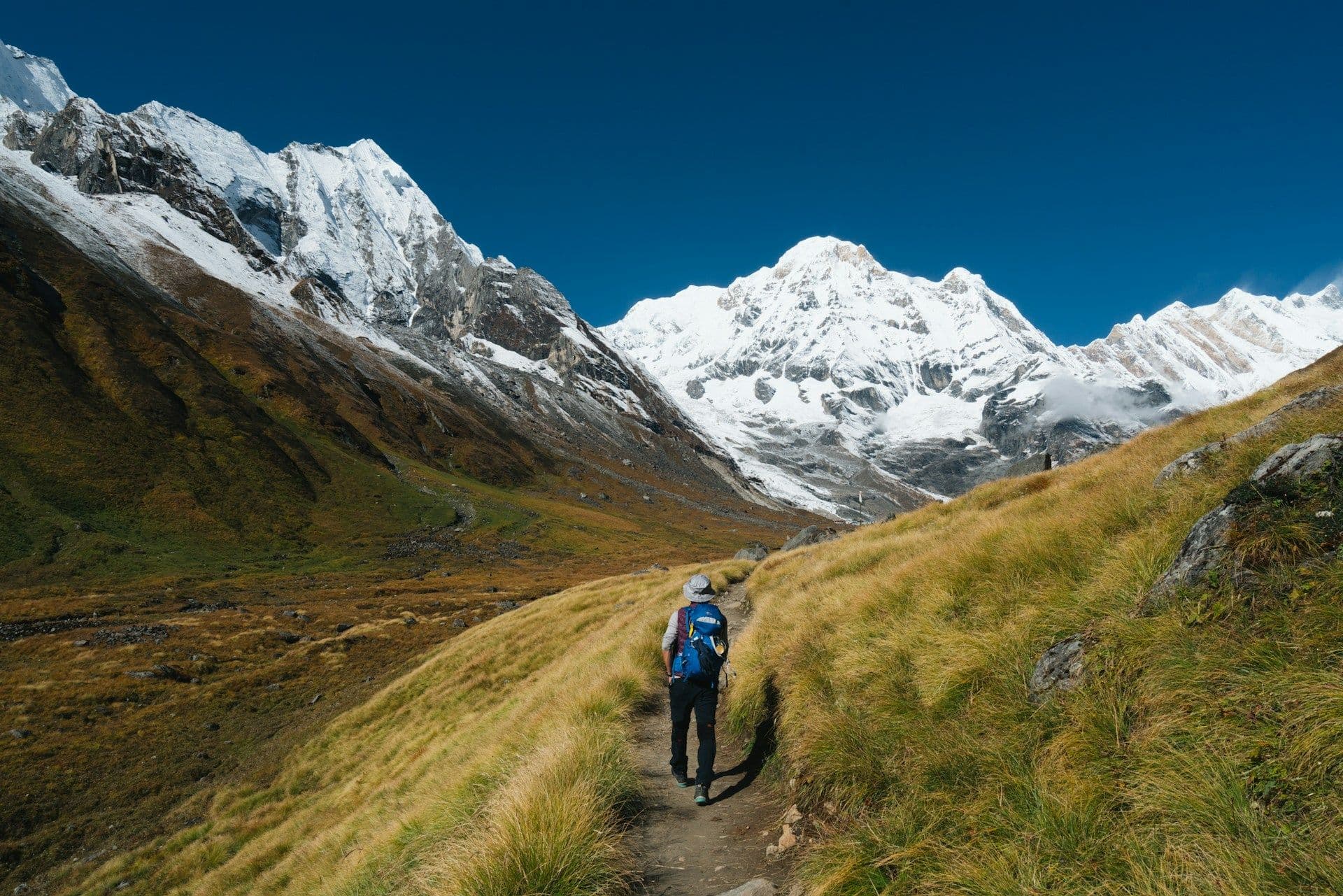 Everest Base Camp vs Annapurna: Which Trek Should You Choose?