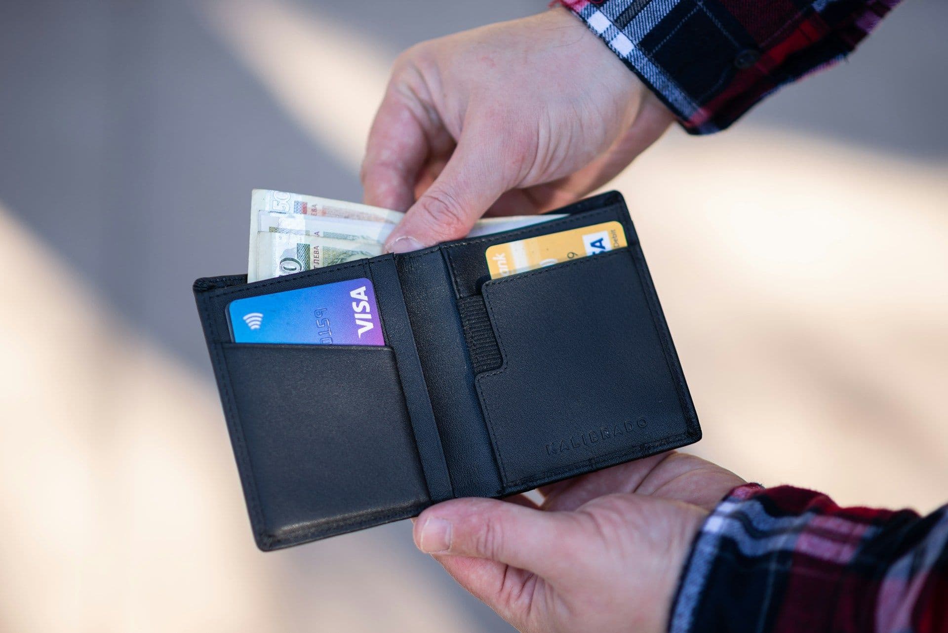 Forex Card vs Cash: Which Is Better for International Travel?