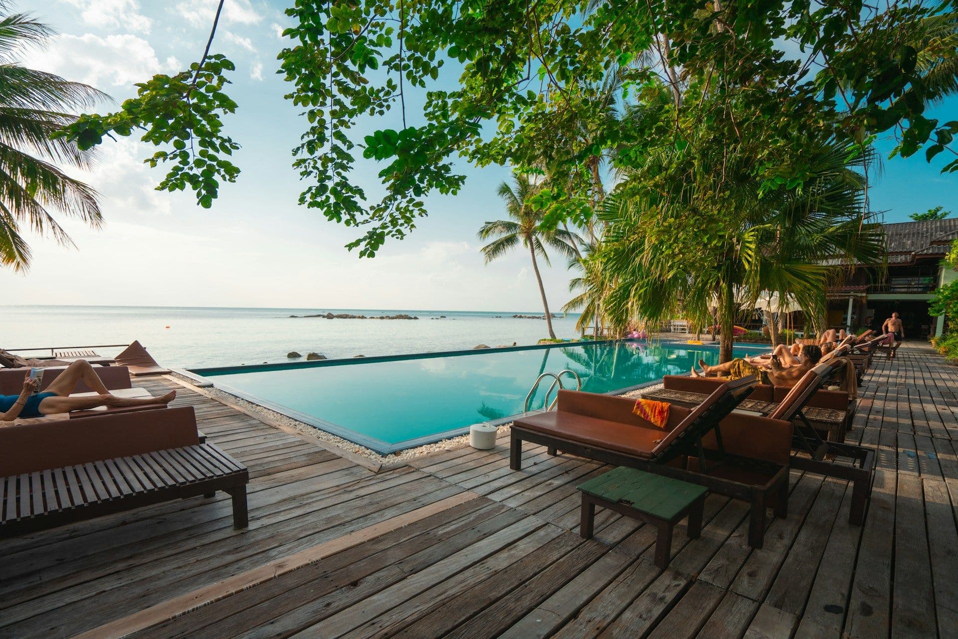 Maldives Resort vs Local Island: Which Should You Choose?