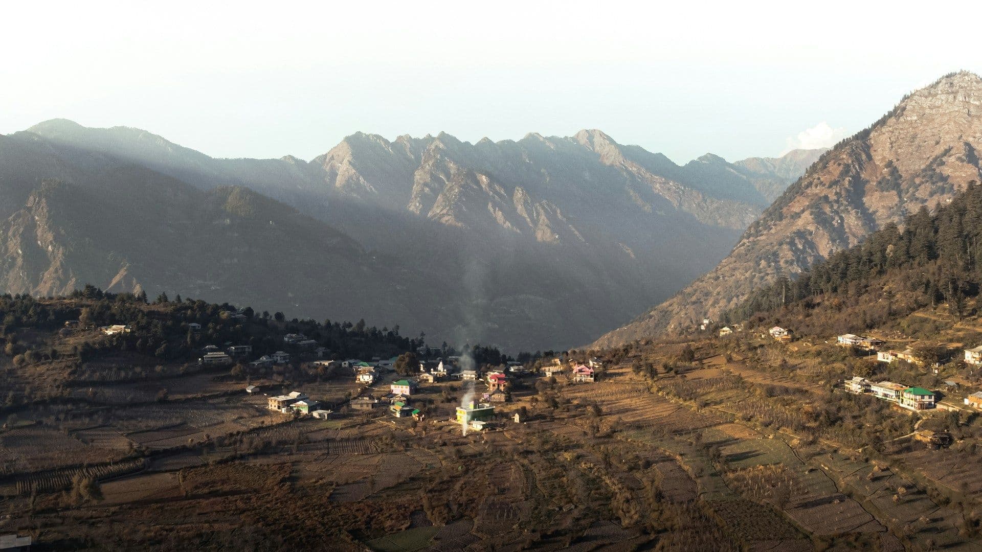 Sainj Valley Travel Guide: Slow Himalayan Villages, Meadows & Forest Stays