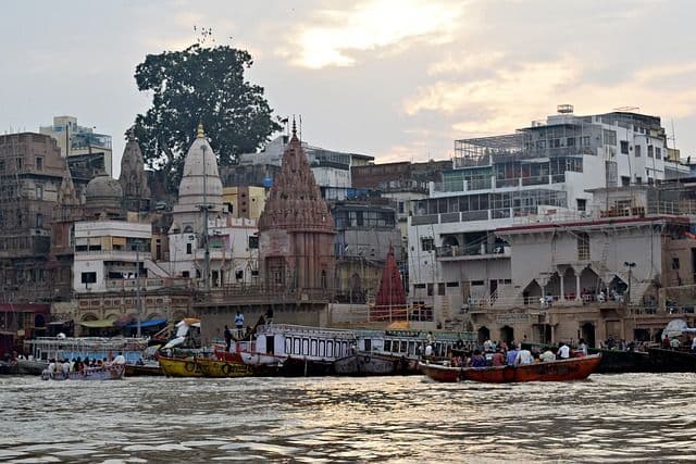 The Ghats of Banaras: Discover the Spiritual Heartbeat of India – A Traveler’s Ultimate Guide