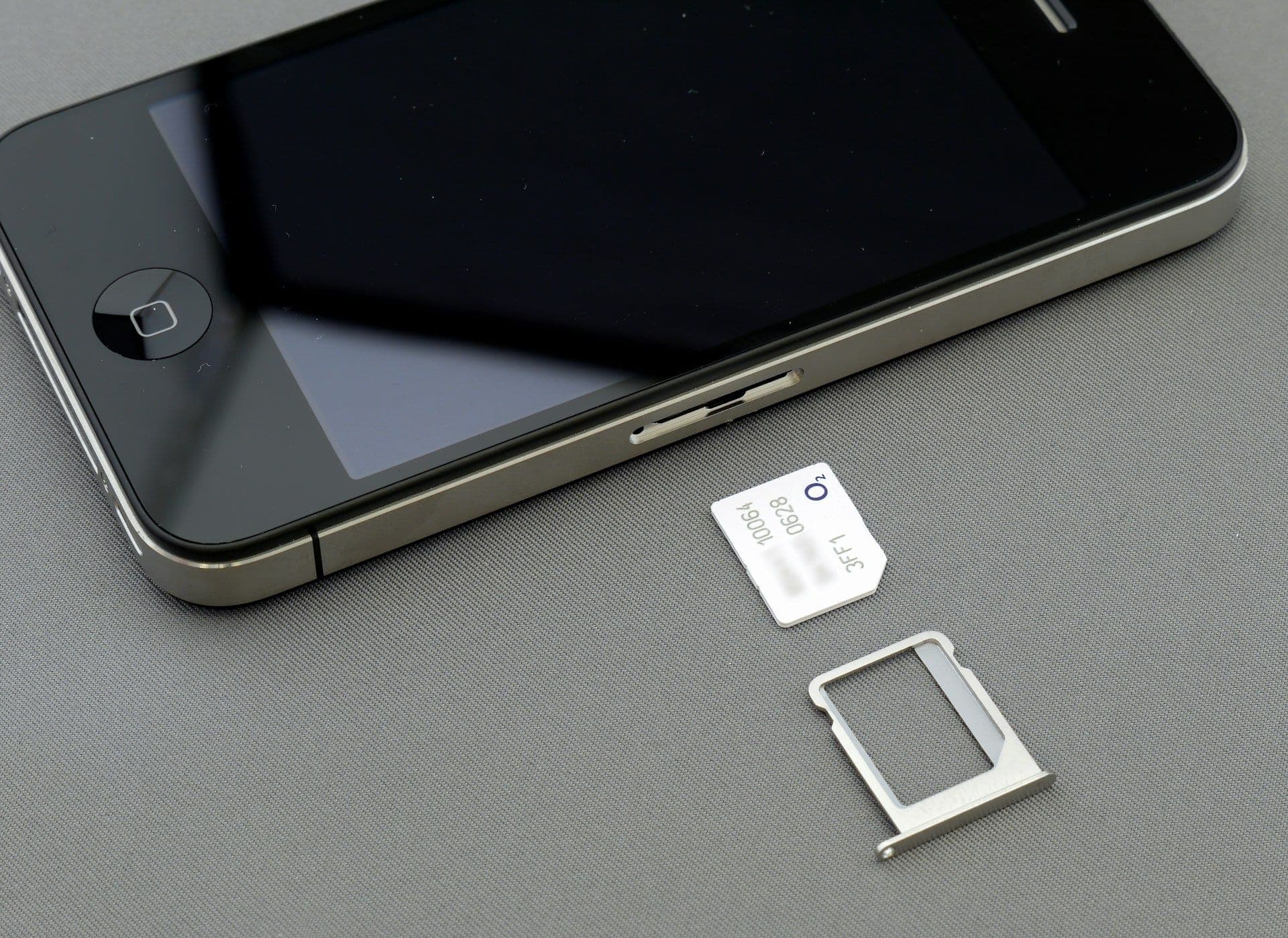 International SIM vs eSIM: Which Is Better for International Travel?