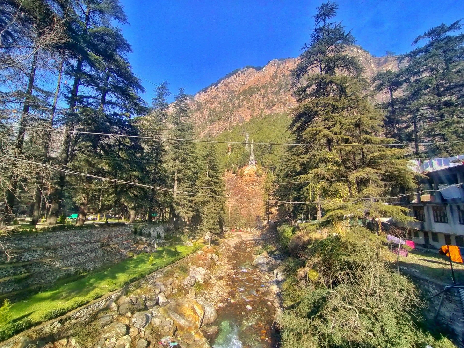 Parvati Valley Travel Guide: Cafés, Villages & Slow Himalayan Travel