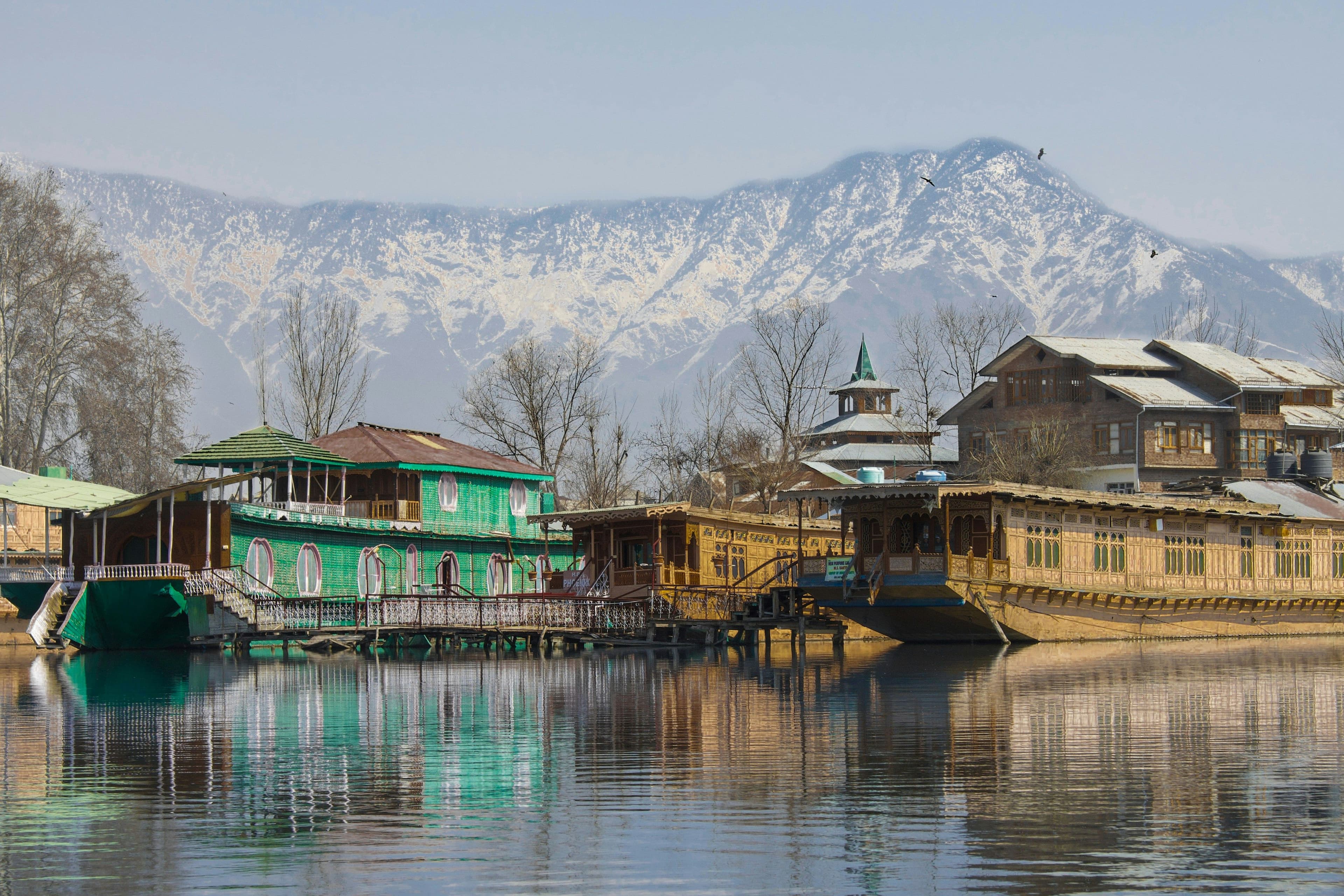 6-Day Kashmir Family Adventure – Houseboats, Valleys & Snow Fun! 1