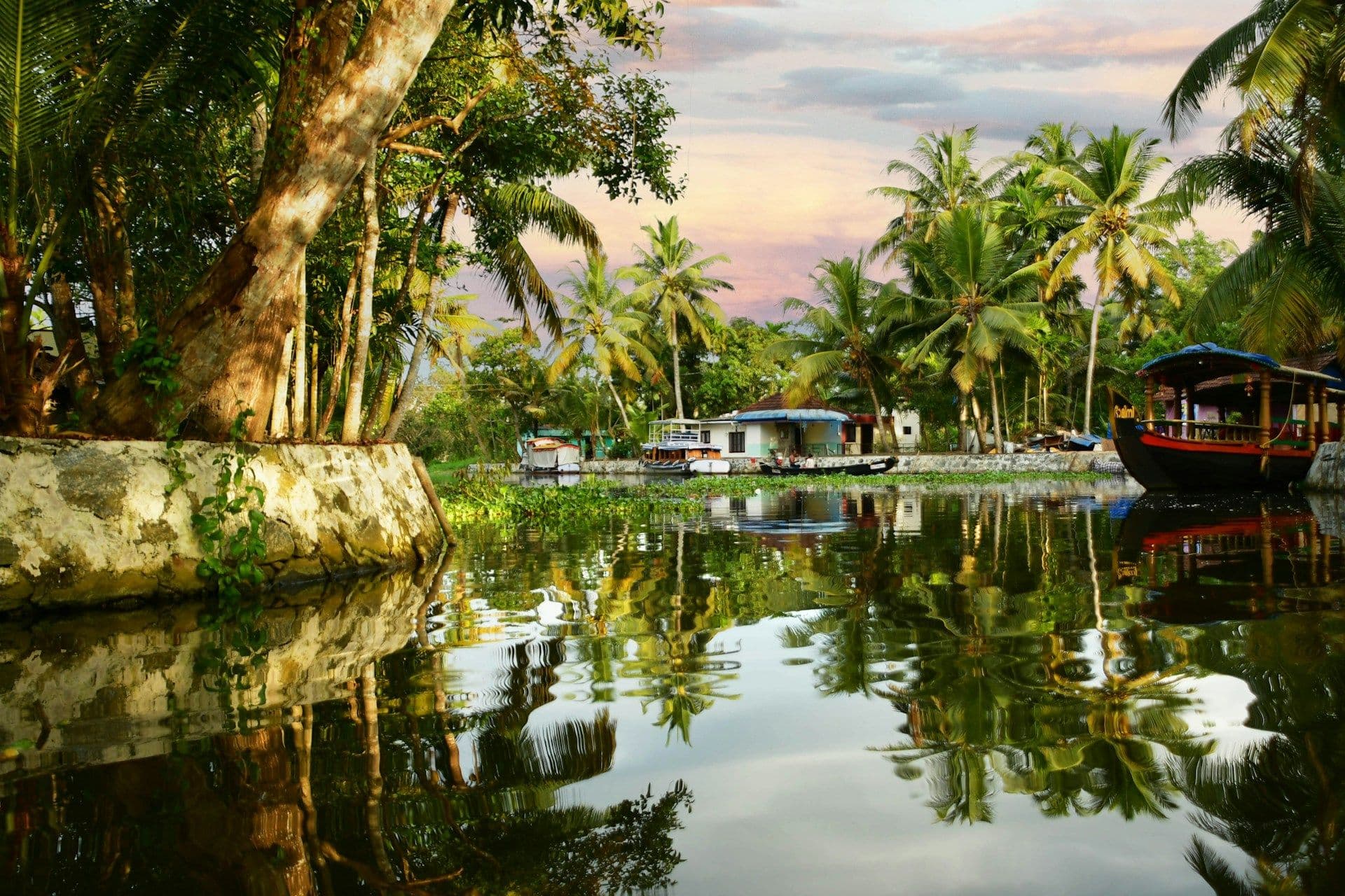 Kerala Honeymoon Trip – 5 Nights 6 Days Romantic Getaway